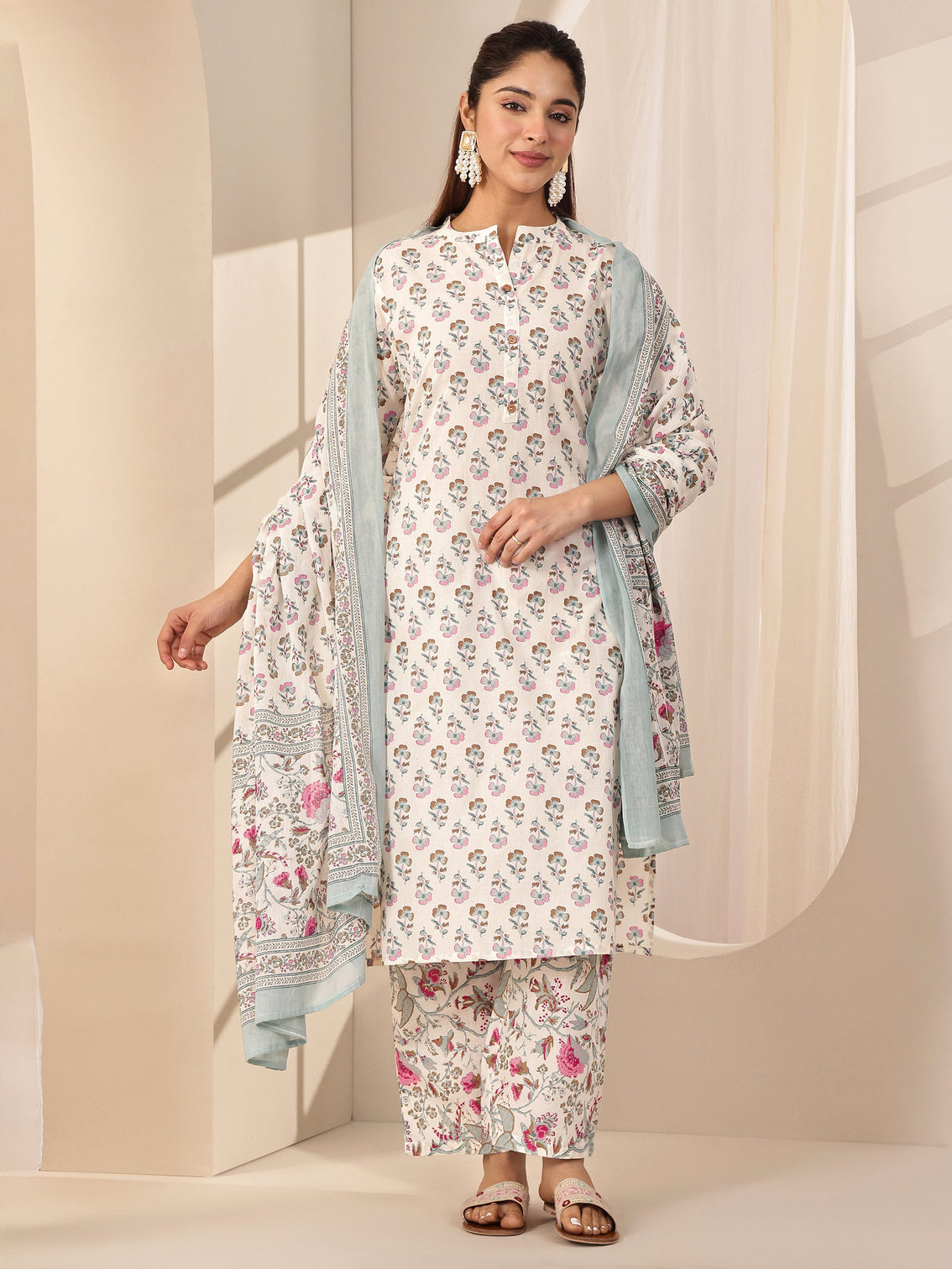 Mameraa Off White Printed Cotton Straight Suit Sets With Dupatta
