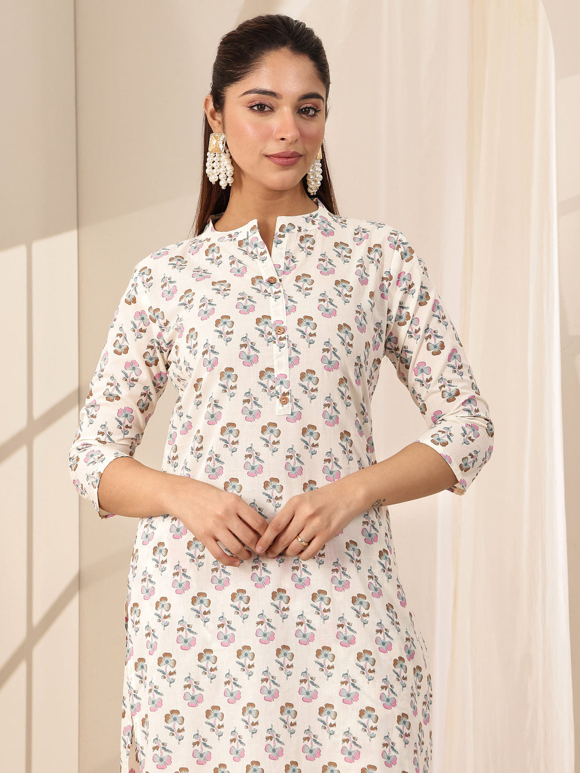 Mameraa Off White Printed Cotton Straight Suit Sets With Dupatta