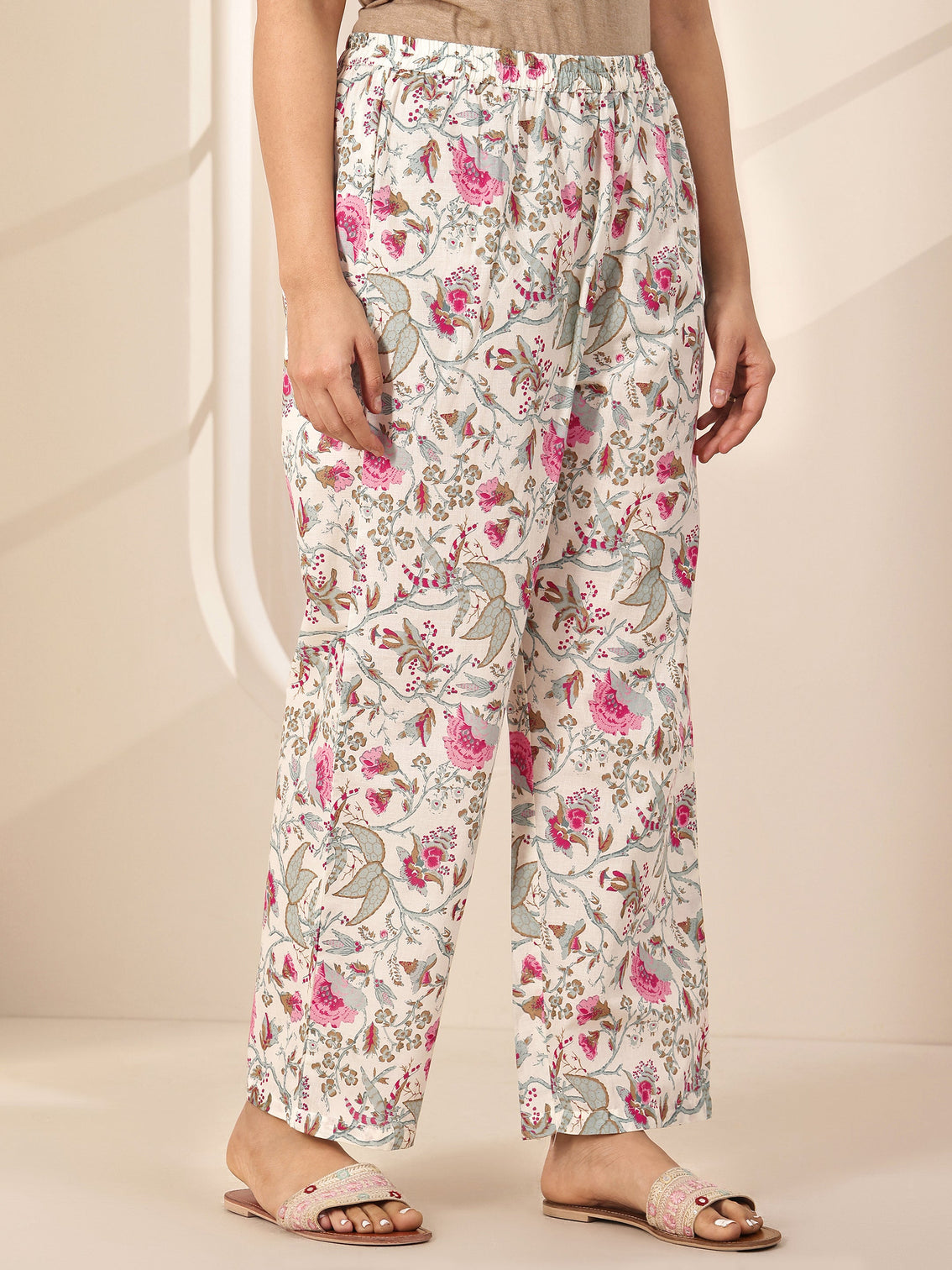 Mameraa Off White Printed Cotton Straight Suit Sets With Dupatta