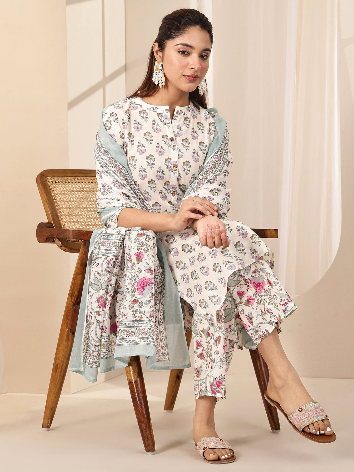 Mameraa Off White Printed Cotton Straight Suit Sets With Dupatta