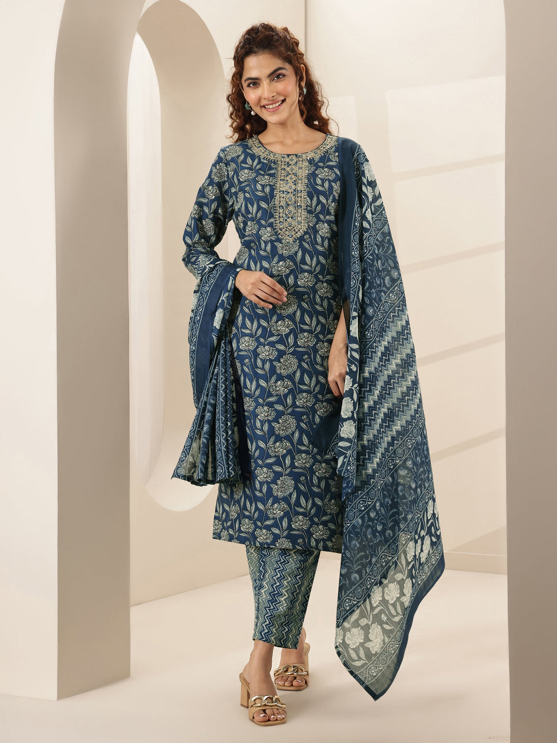 Mameraa Teal Blue Printed Cotton Blend Straight Suit Sets With Dupatta
