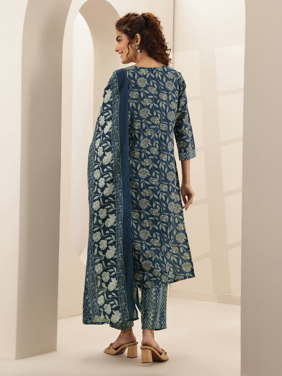 Mameraa Teal Blue Printed Cotton Blend Straight Suit Sets With Dupatta