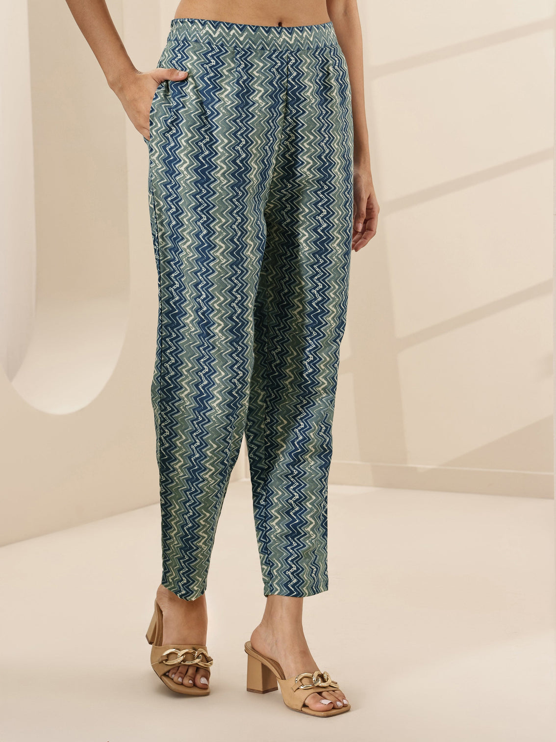 Mameraa Teal Blue Printed Cotton Blend Straight Suit Sets With Dupatta