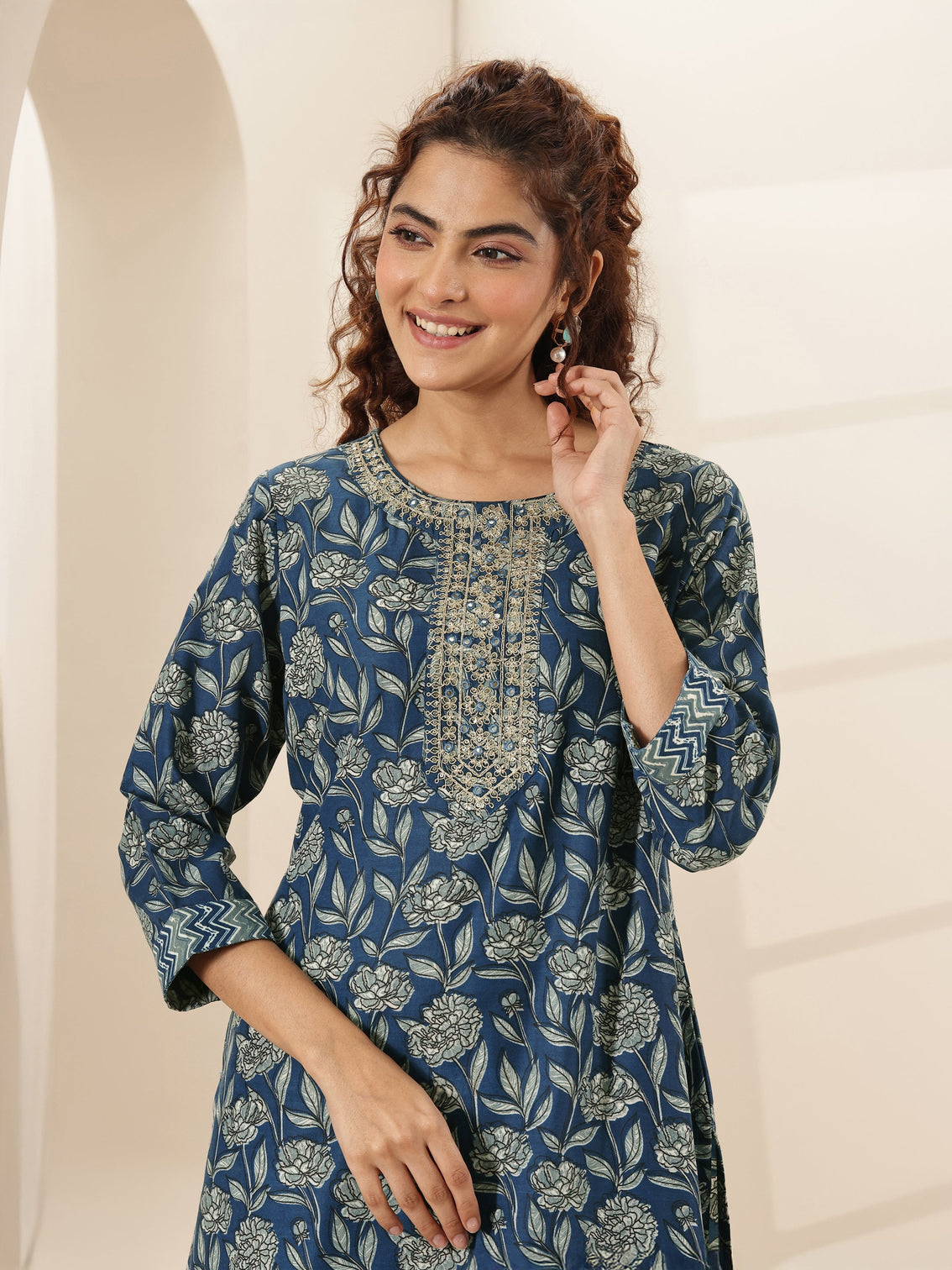 Mameraa Teal Blue Printed Cotton Blend Straight Suit Sets With Dupatta