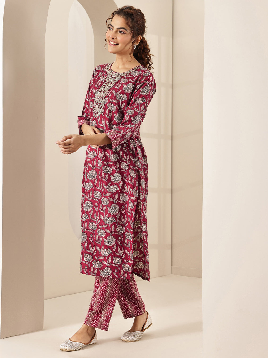 Mameraa Maroon Printed Cotton Blend Straight Suit Sets With Dupatta