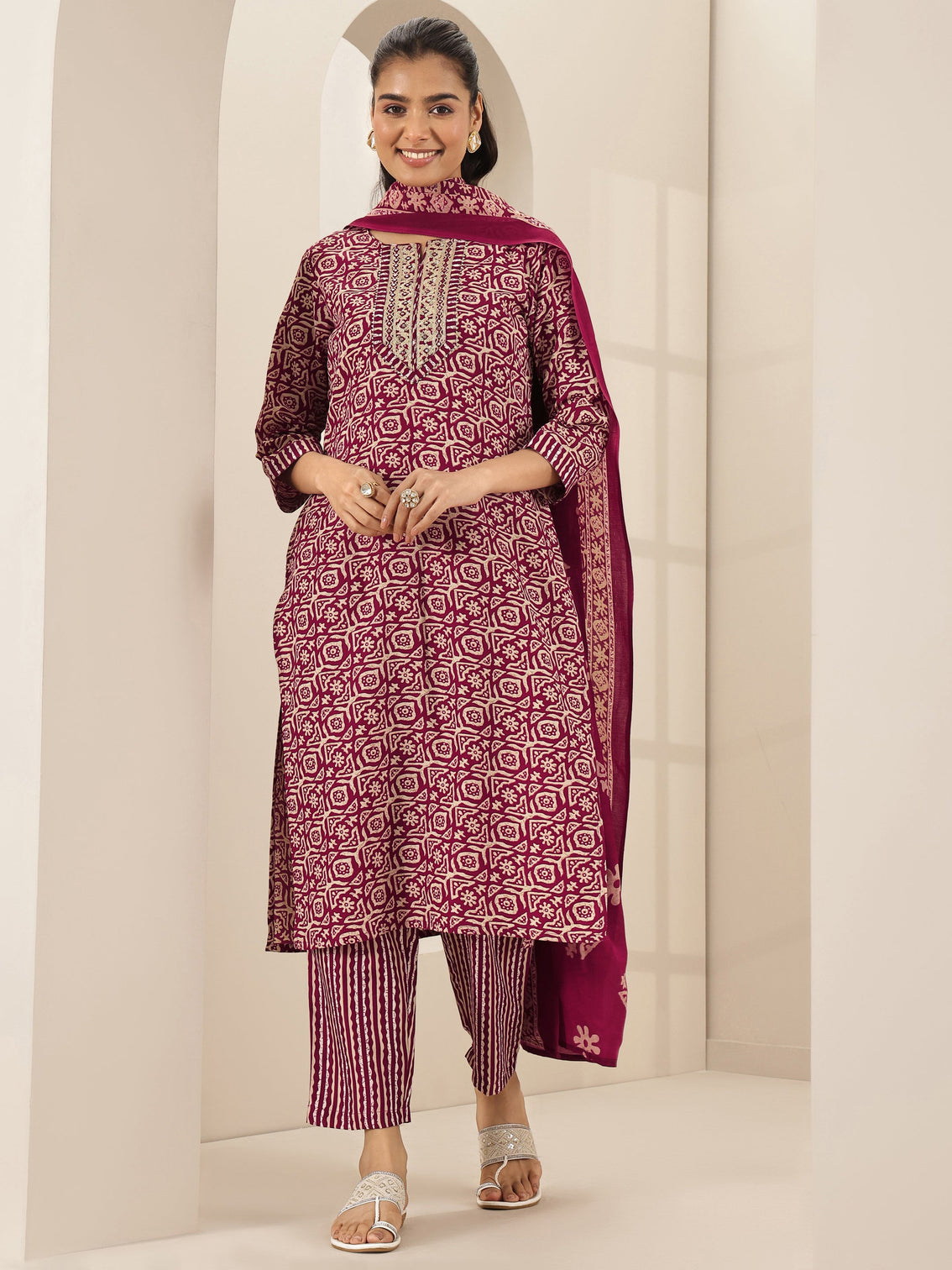 Mameraa Maroon Printed Cotton Blend Straight Suit Sets With Dupatta
