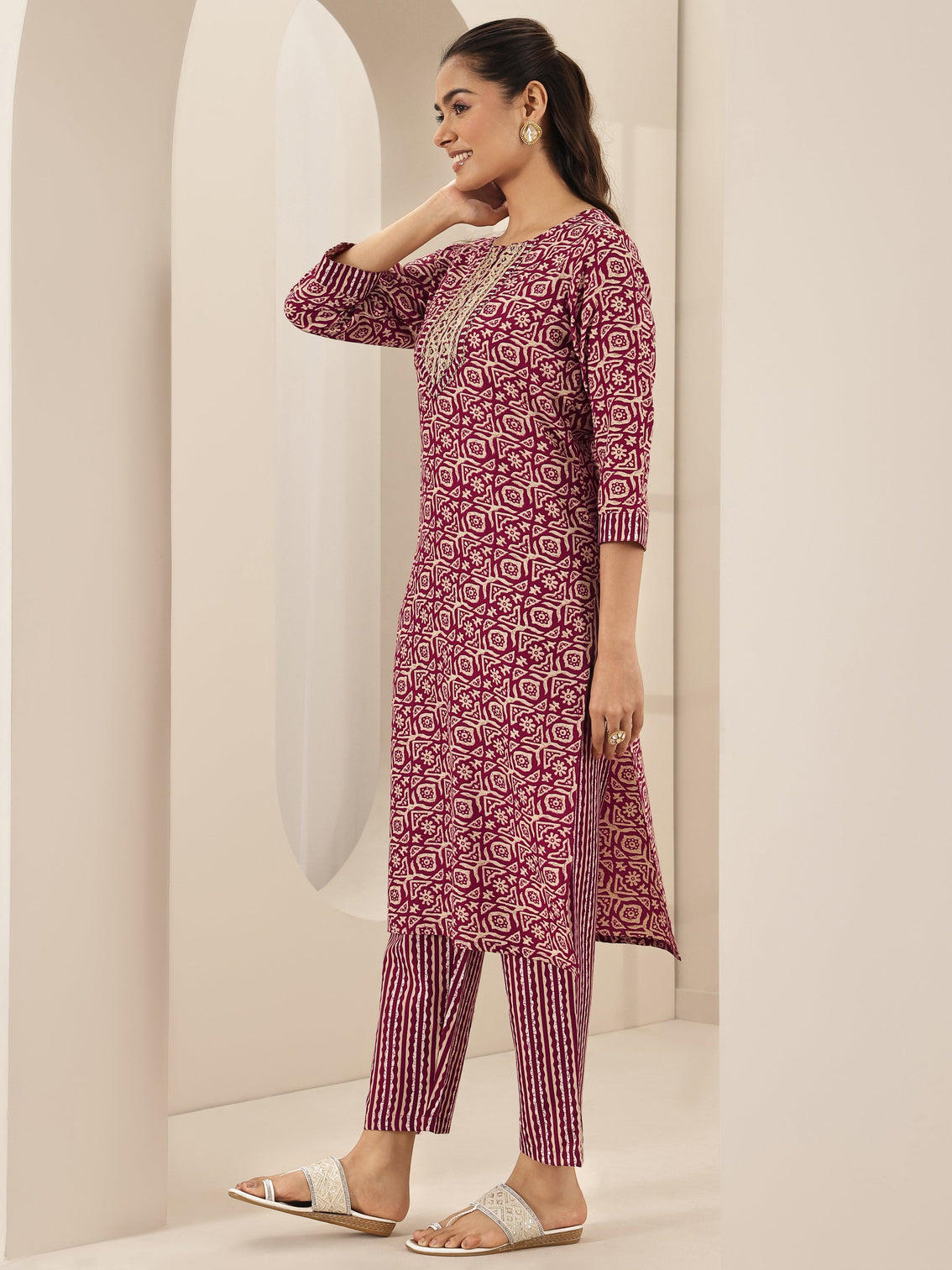 Mameraa Maroon Printed Cotton Blend Straight Suit Sets With Dupatta