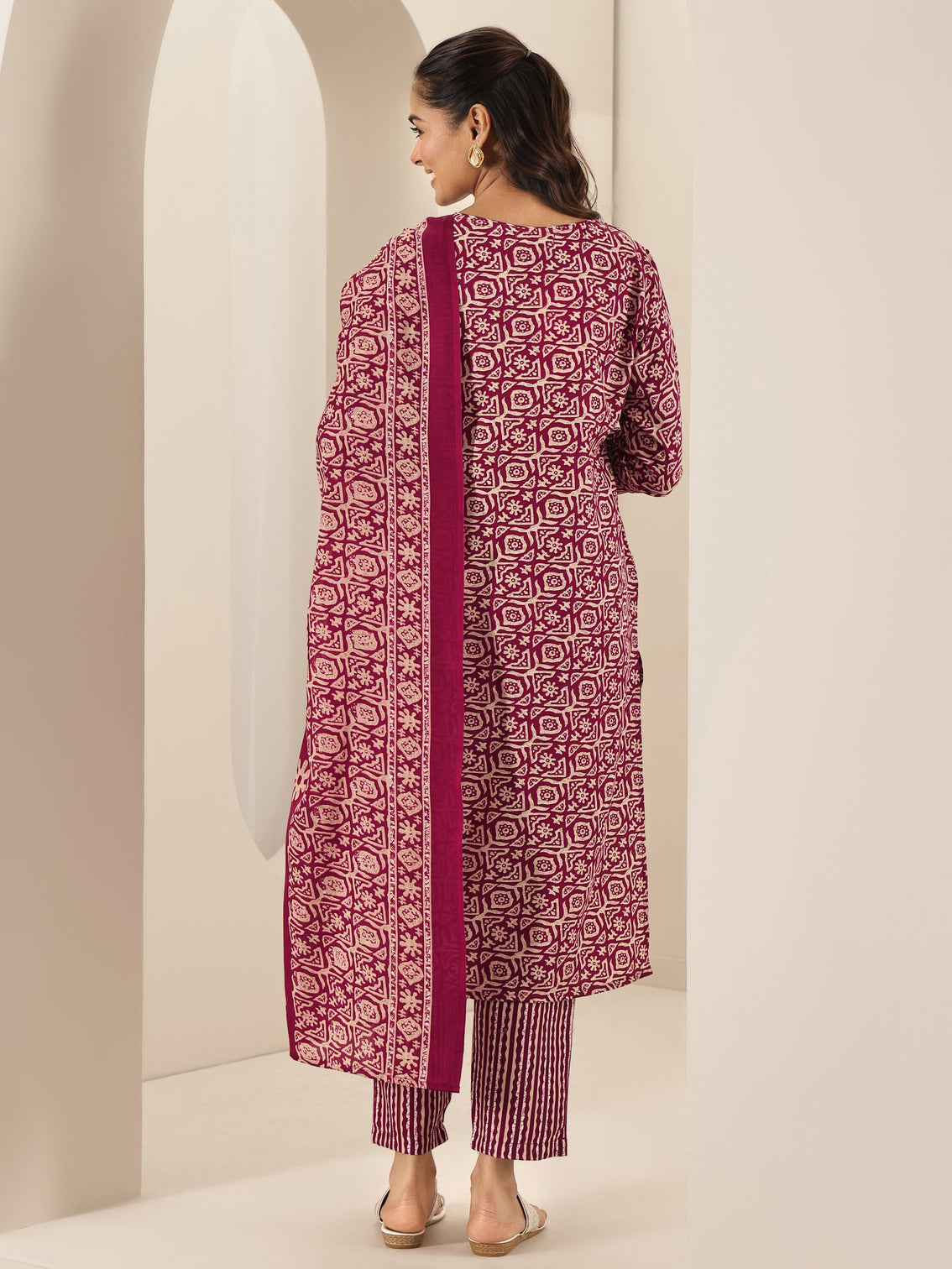 Mameraa Maroon Printed Cotton Blend Straight Suit Sets With Dupatta