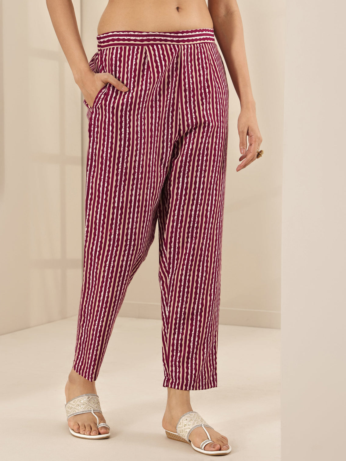 Mameraa Maroon Printed Cotton Blend Straight Suit Sets With Dupatta