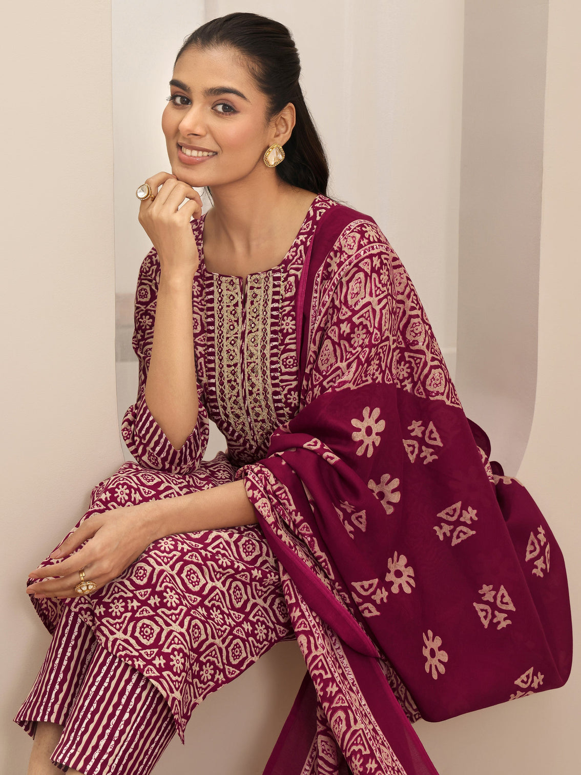 Mameraa Maroon Printed Cotton Blend Straight Suit Sets With Dupatta