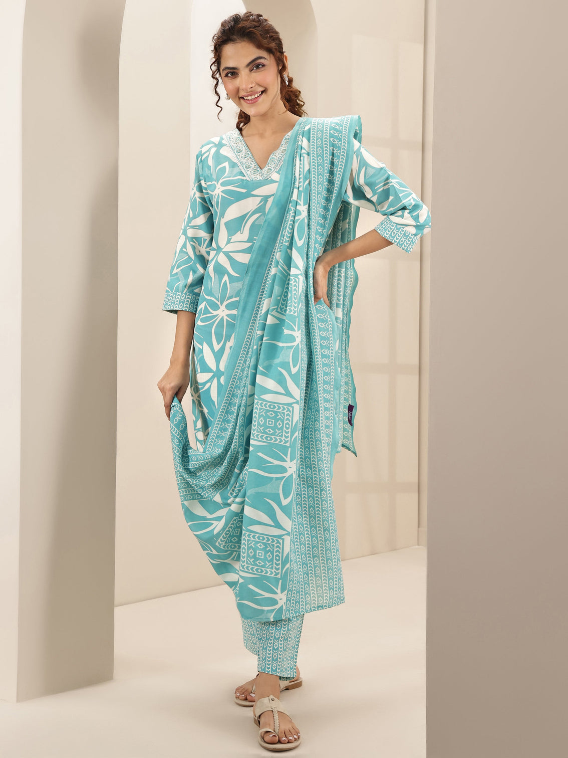 Mameraa Turquoise Blue Printed Cotton Blend Straight Suit Sets With Dupatta