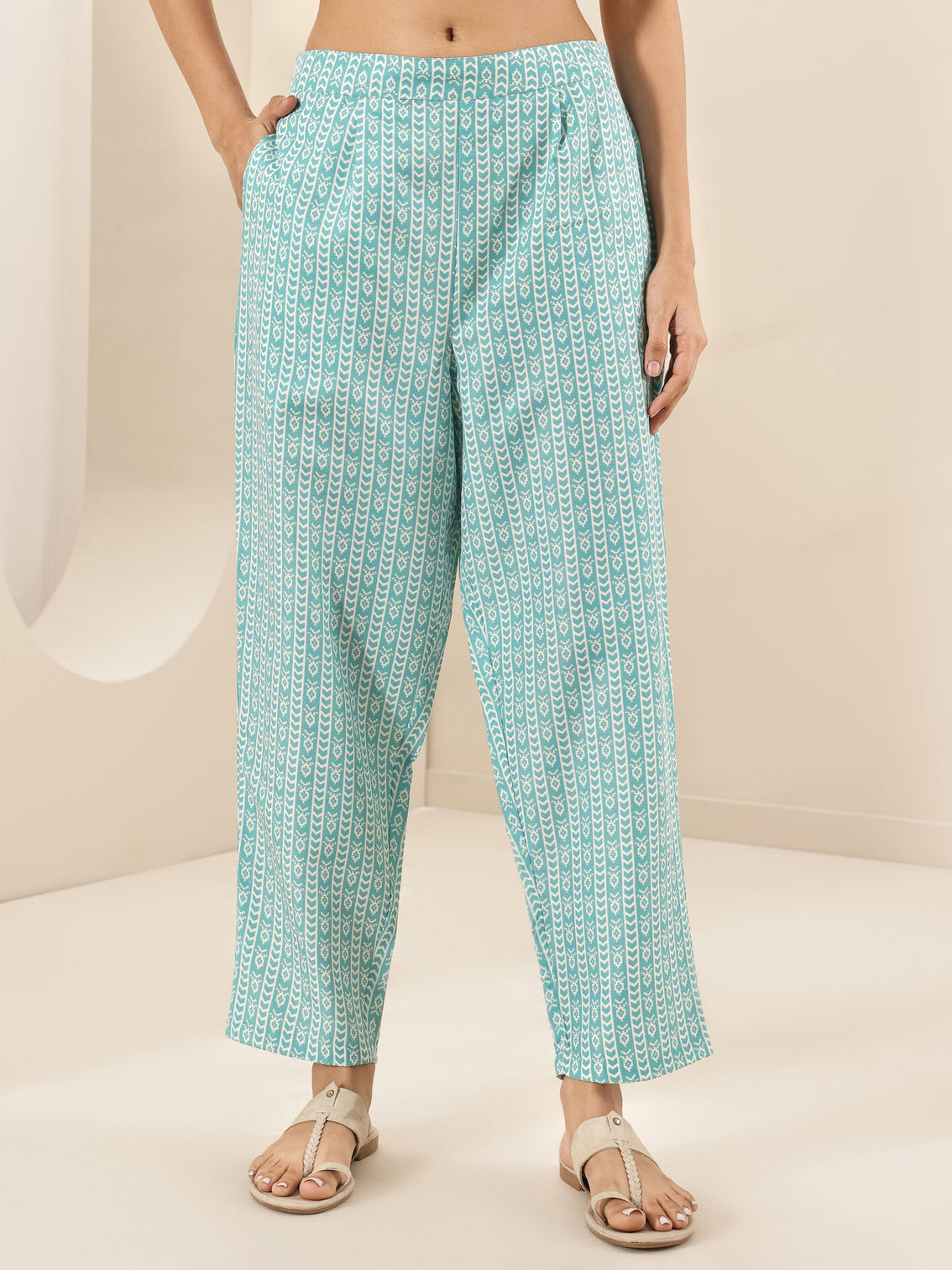 Mameraa Turquoise Blue Printed Cotton Blend Straight Suit Sets With Dupatta