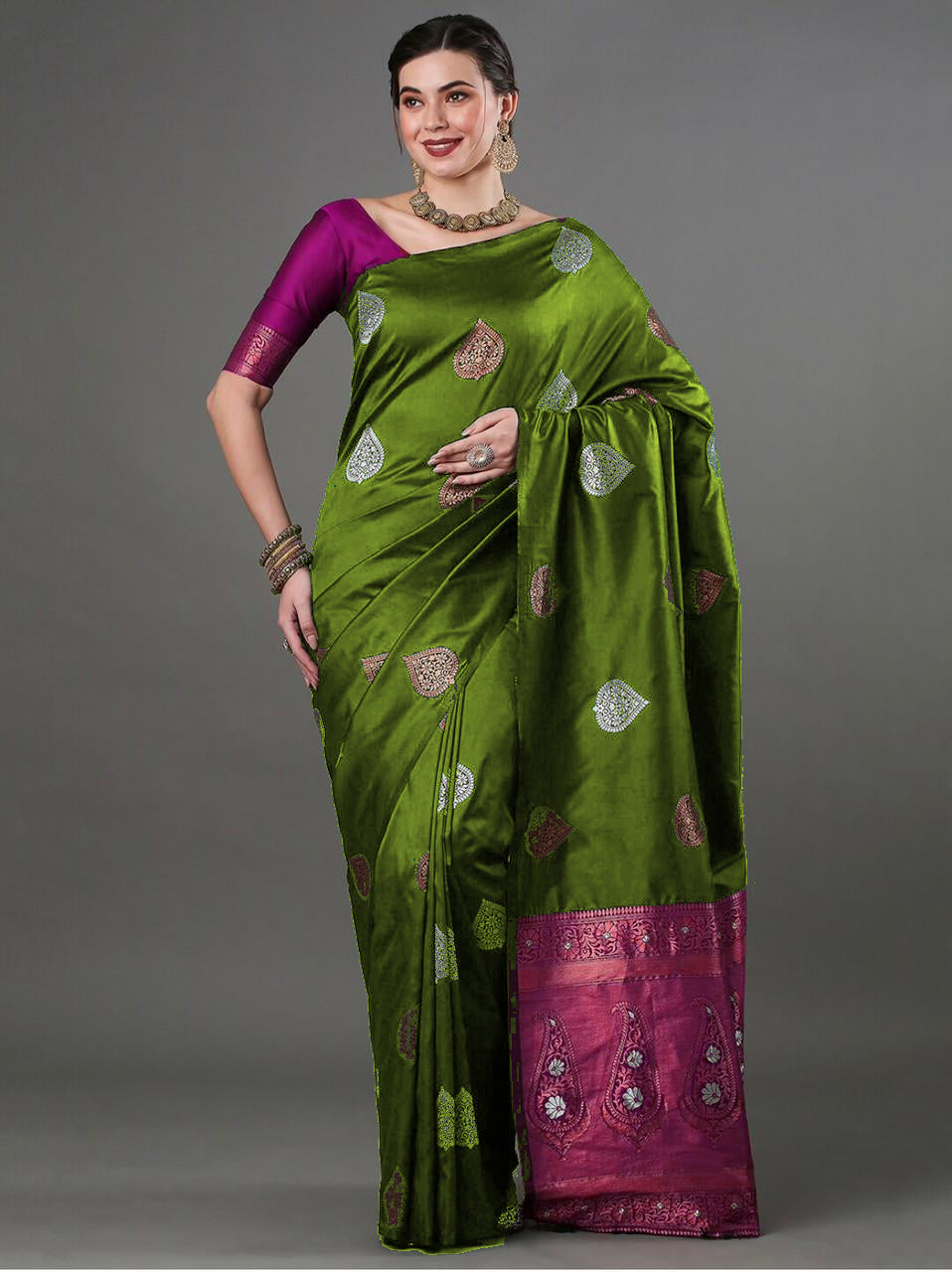 Smart Mahndi Soft Silk Saree With Staring Blouse Piece