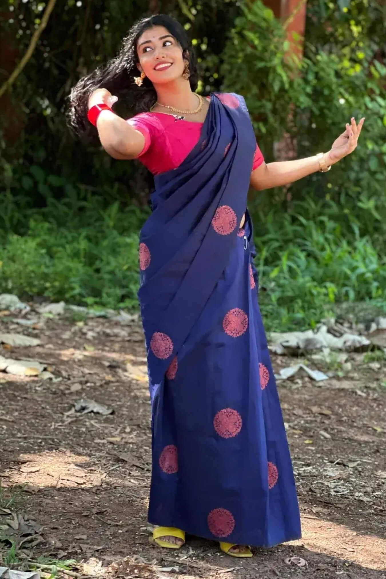 Dissemble Blue Soft Silk Saree With Chatoyant Blouse Piece