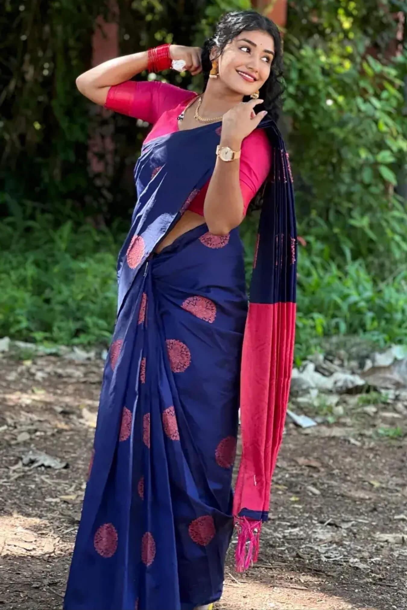 Dissemble Blue Soft Silk Saree With Chatoyant Blouse Piece