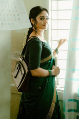 Piquant Dark Green Cotton Silk Saree With Deserving Blouse Piece