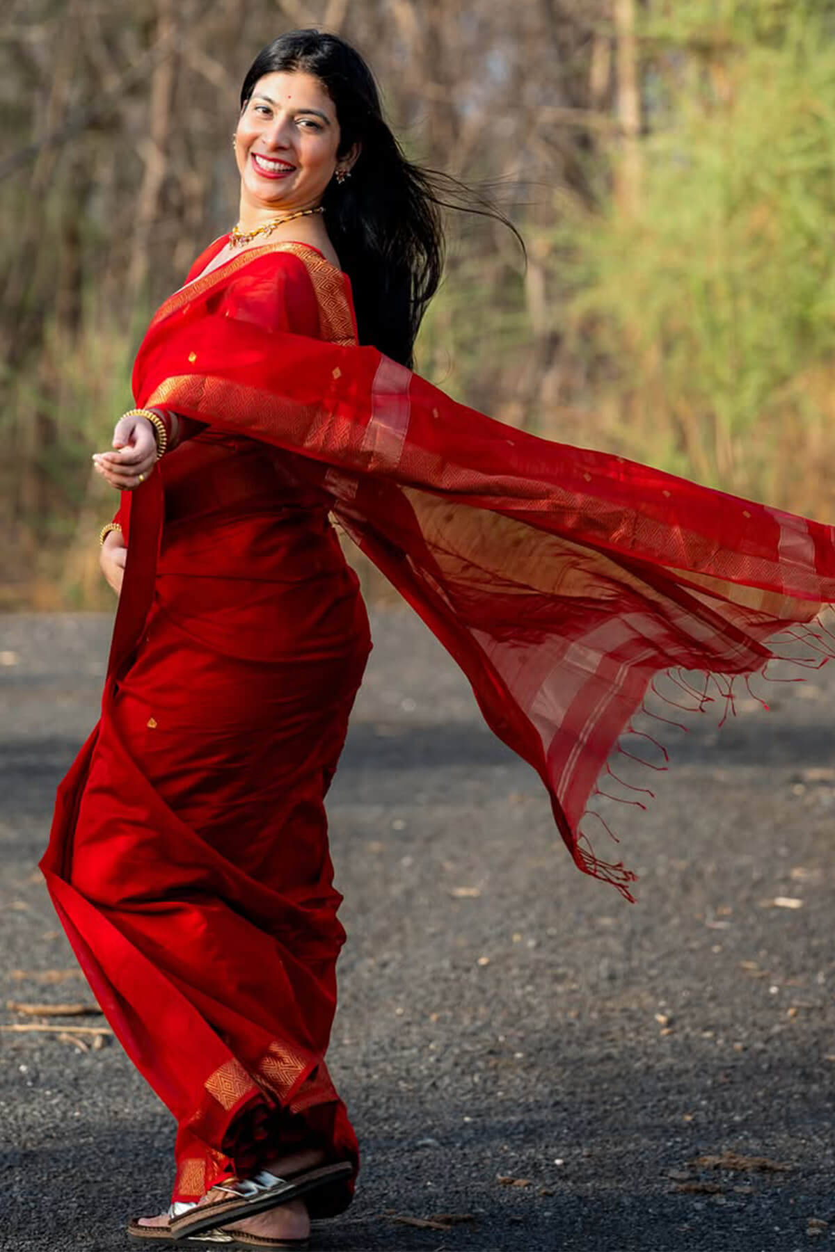 Murmurous Red Cotton Silk Saree With Capricious Blouse Piece