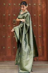 Blissful Dark Green Soft Silk Saree With Sizzling Blouse Piece