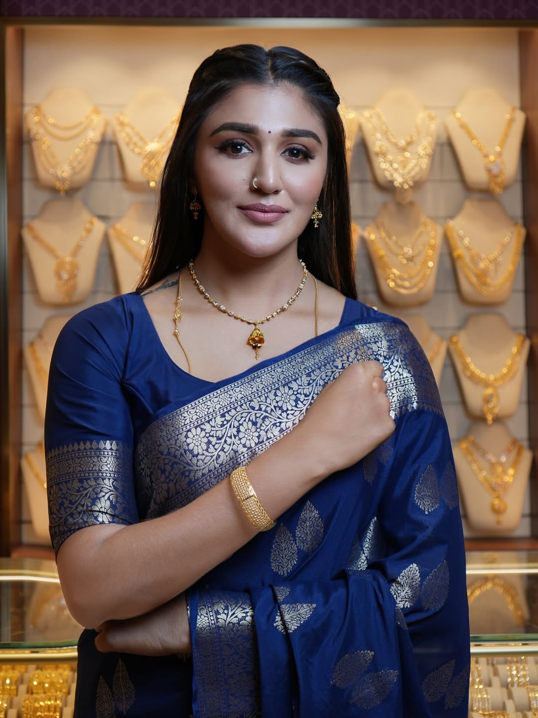 Capricious Navy Blue Soft Silk Saree With Dazzling Blouse Piece