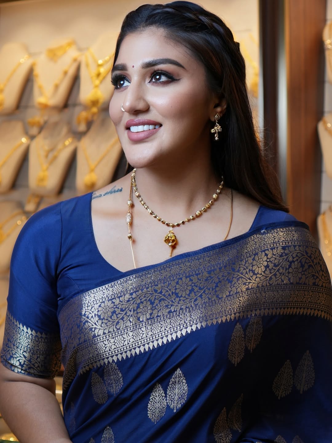 Capricious Navy Blue Soft Silk Saree With Dazzling Blouse Piece
