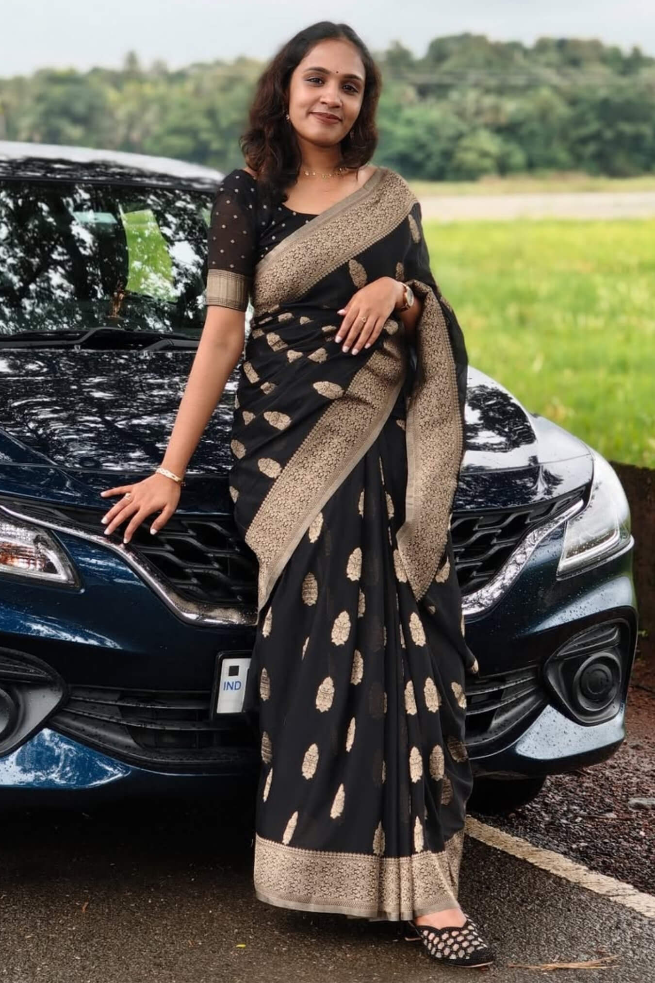 Delightful Black Soft Silk Saree With Gleaming Blouse Piece