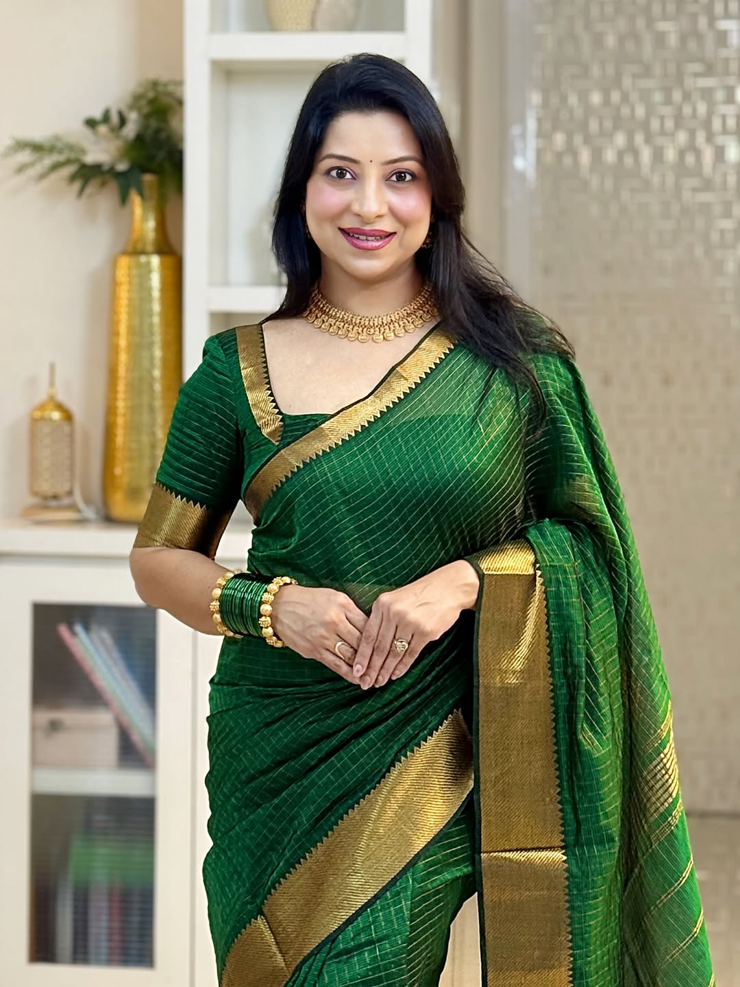 Serendipity Dark Green Soft Silk Saree With Phenomenal Blouse Piece