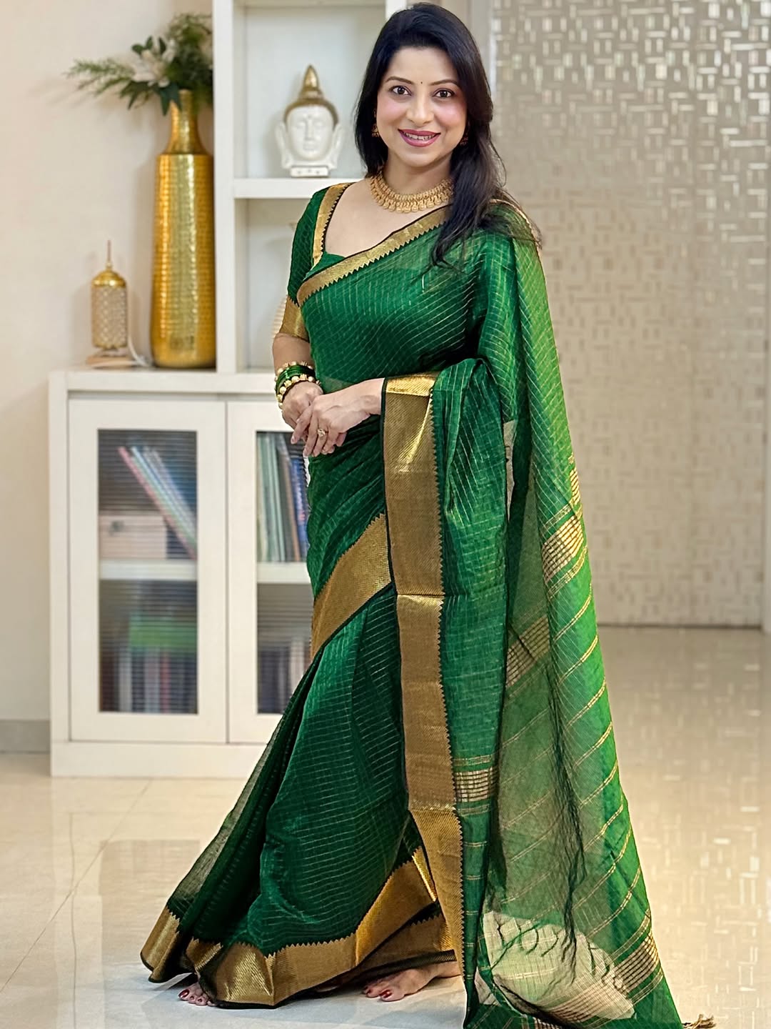 Serendipity Dark Green Soft Silk Saree With Phenomenal Blouse Piece
