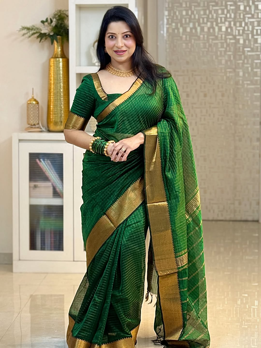 Serendipity Dark Green Soft Silk Saree With Phenomenal Blouse Piece
