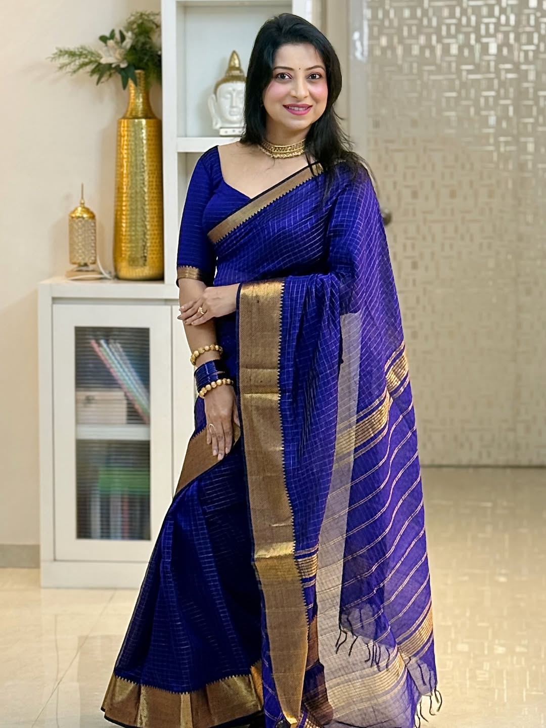Supernal Royal Blue Soft Silk Saree With Pleasant Blouse Piece