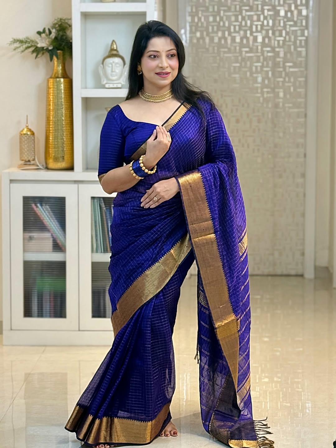 Supernal Royal Blue Soft Silk Saree With Pleasant Blouse Piece
