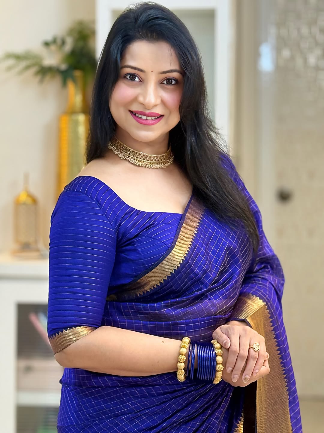 Supernal Royal Blue Soft Silk Saree With Pleasant Blouse Piece