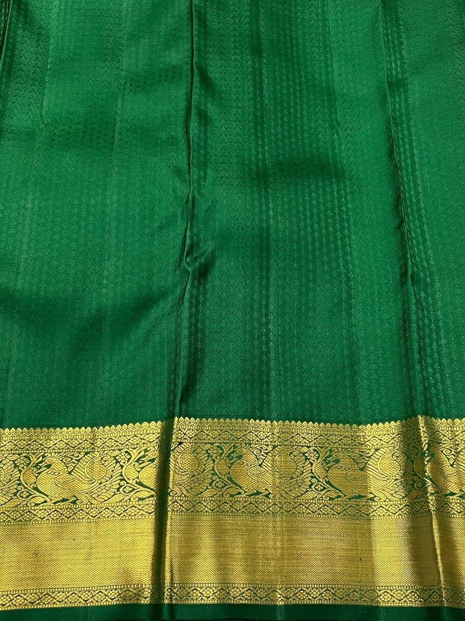 Charismatic Dark Green Soft Silk Saree With Redolent Blouse Piece
