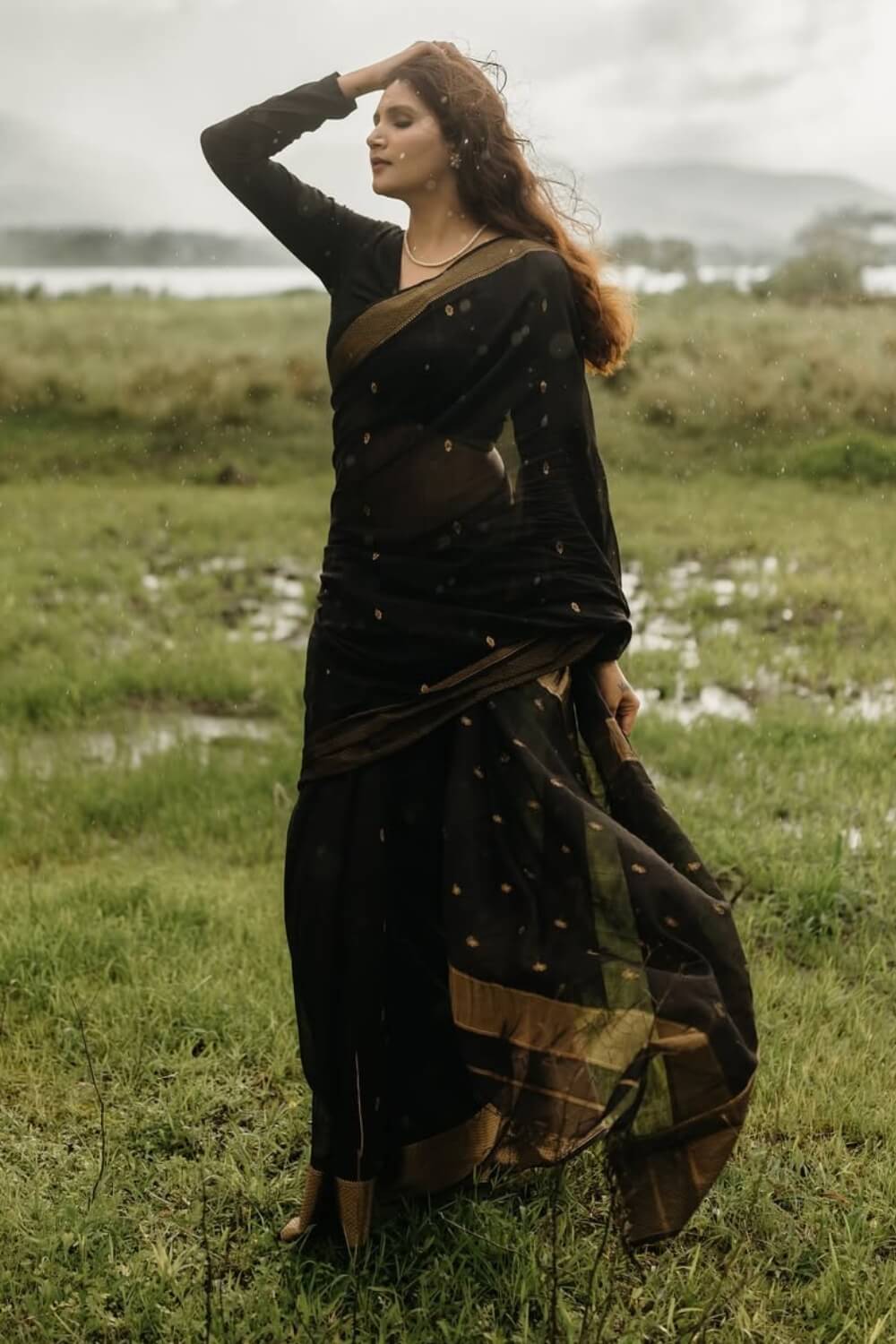 Posh Black Soft Silk Saree With Pretty Blouse Piece