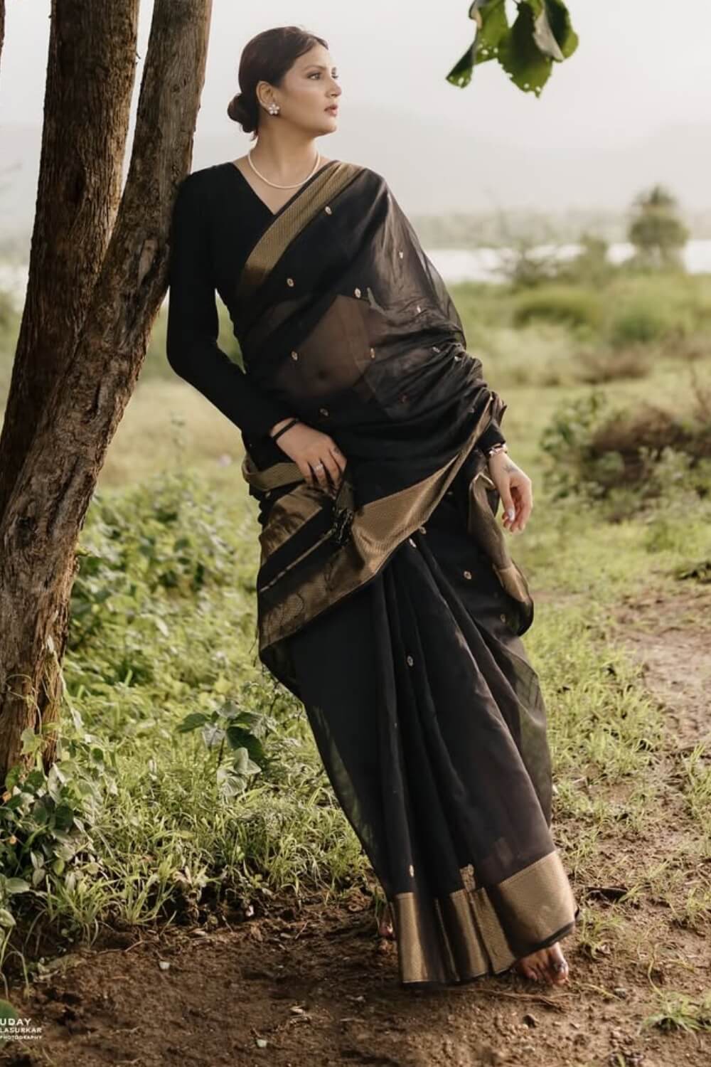 Posh Black Soft Silk Saree With Pretty Blouse Piece