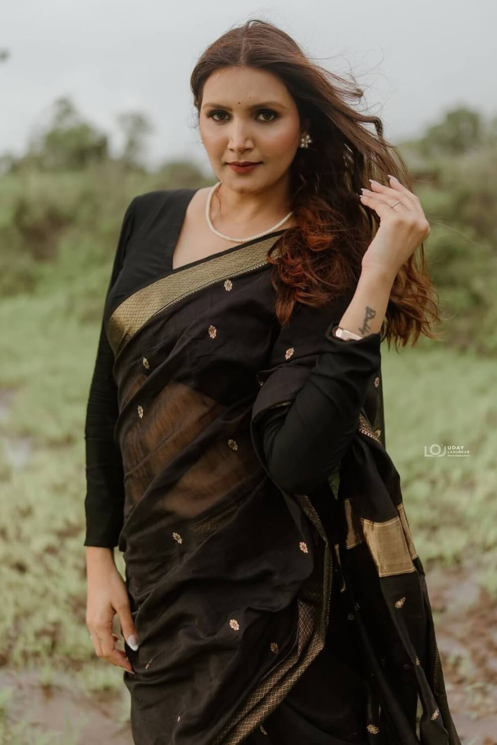 Posh Black Soft Silk Saree With Pretty Blouse Piece