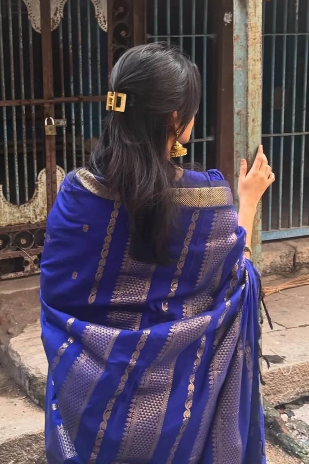 Ebullience Royal Blue Soft Silk Saree With Pleasurable Blouse Piece