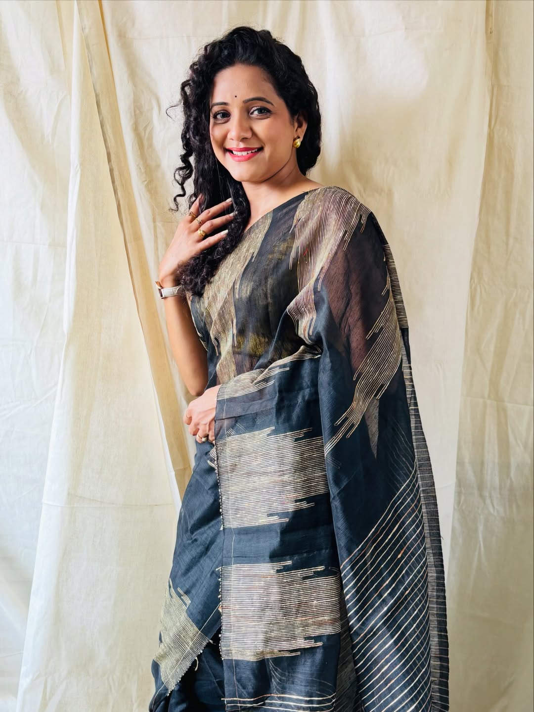 Effulgent Black Cotton Silk Saree With Unequalled Blouse Piece
