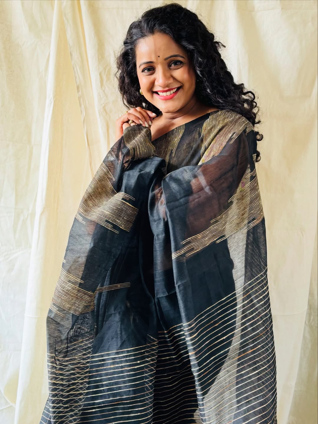 Effulgent Black Cotton Silk Saree With Unequalled Blouse Piece