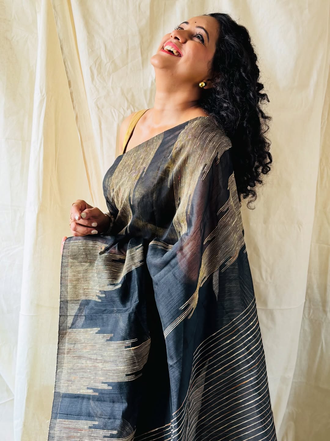 Effulgent Black Cotton Silk Saree With Unequalled Blouse Piece