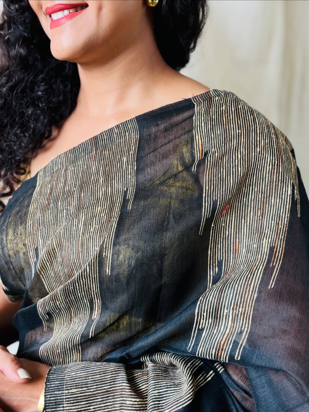 Effulgent Black Cotton Silk Saree With Unequalled Blouse Piece