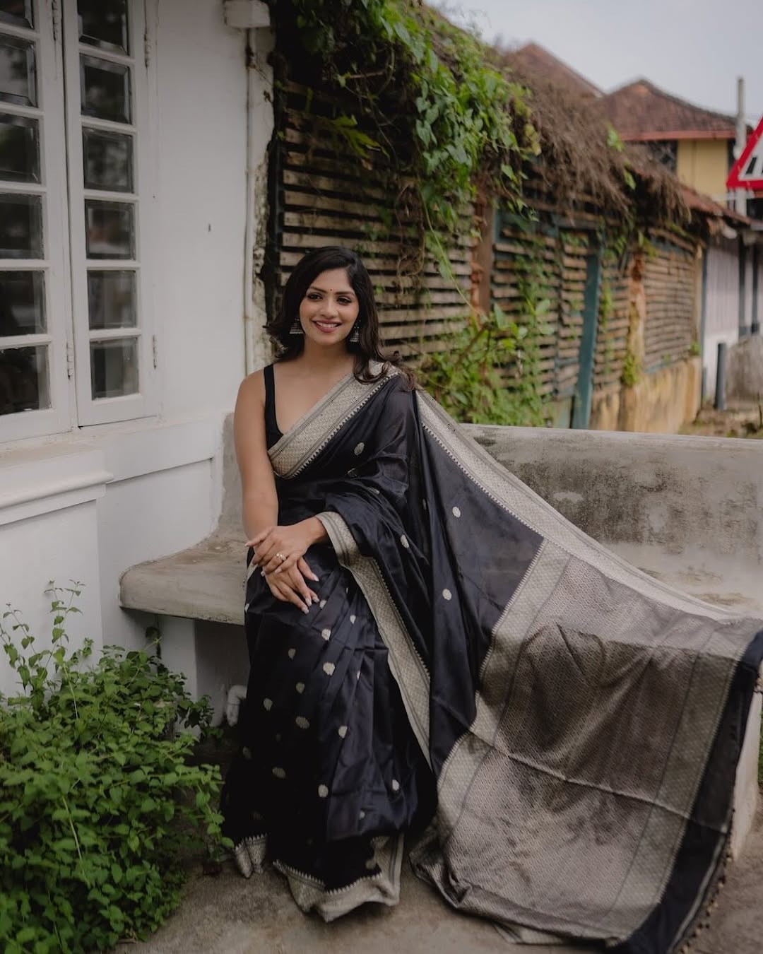Assemblage Black Soft Silk Saree With Ebullience Blouse Piece