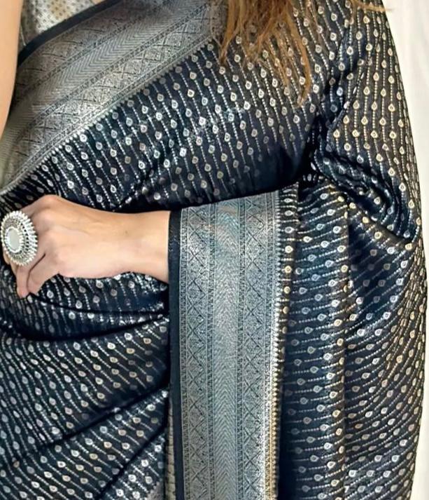 Flamboyant Black Soft Silk Saree With Super classy Blouse Piece