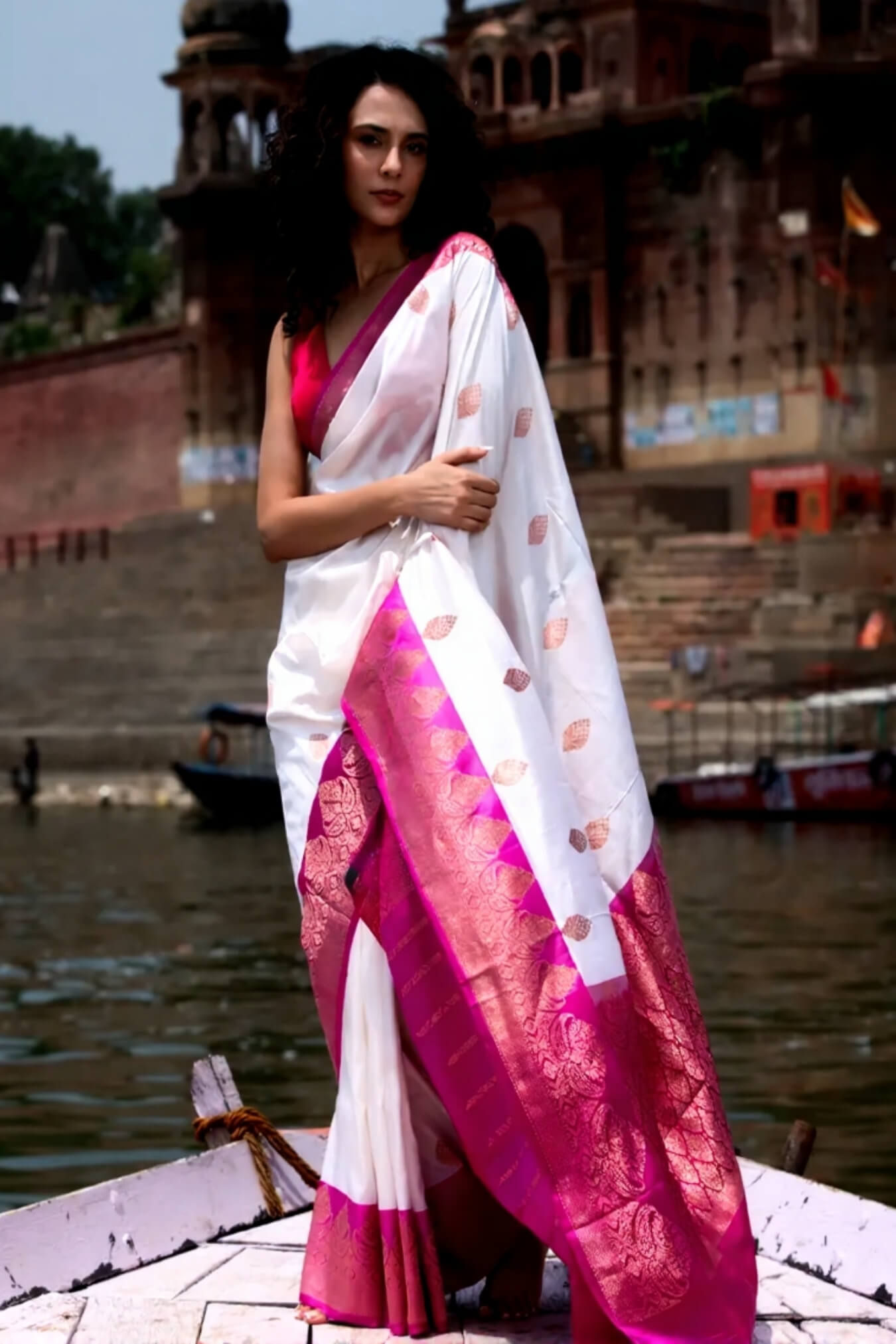 Effulgent Off White Soft Silk Saree With Nectarous Blouse Piece