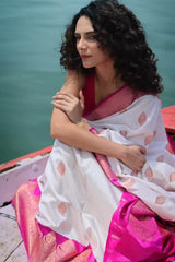 Effulgent Off White Soft Silk Saree With Nectarous Blouse Piece