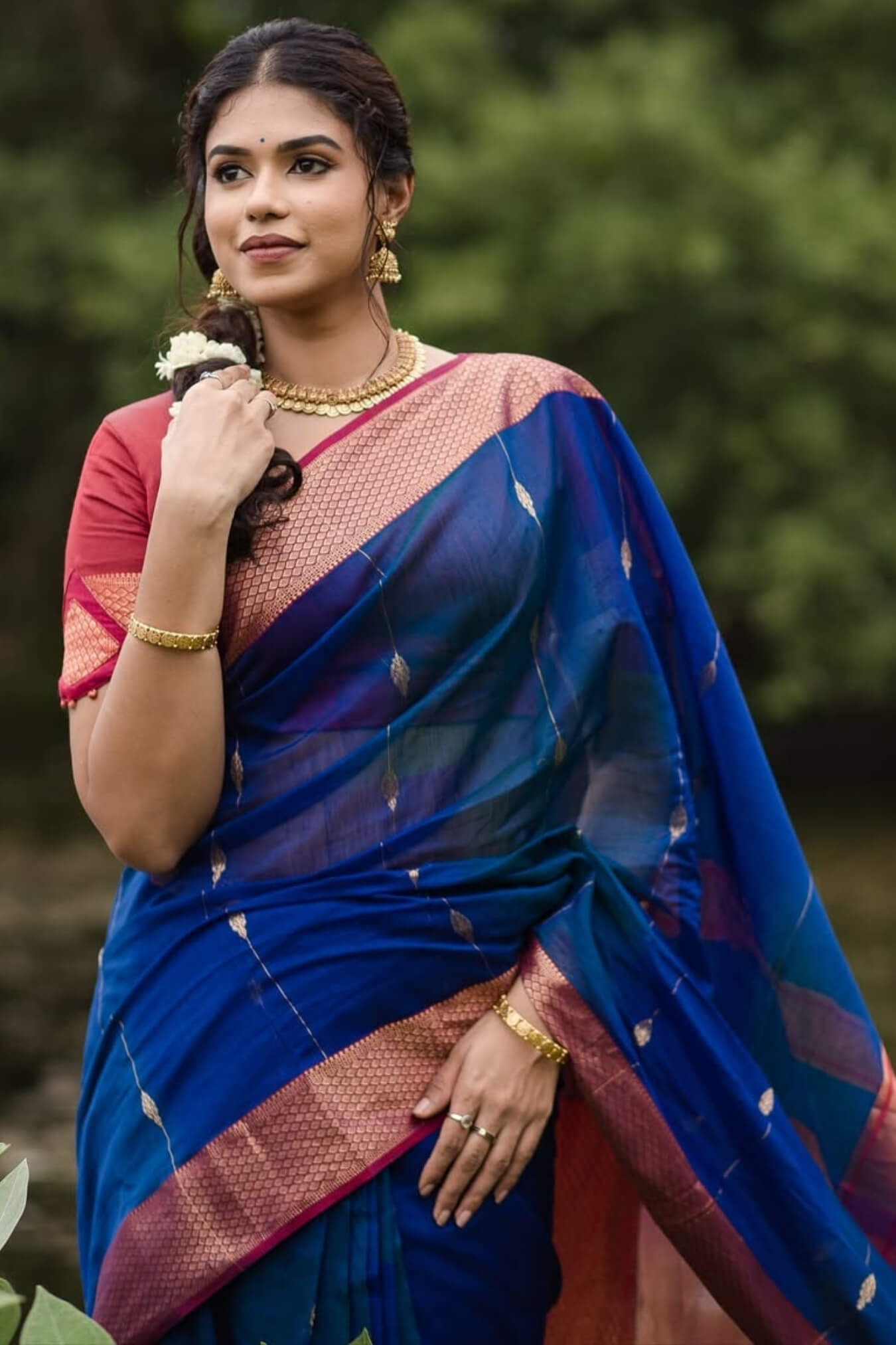 Traditional Royal Blue Linen Silk Saree With Scrumptious Blouse Piece