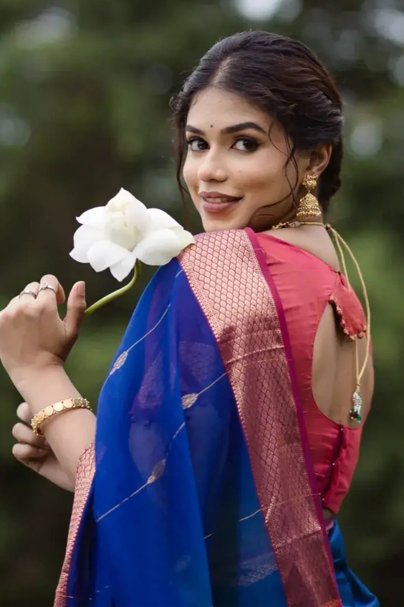 Traditional Royal Blue Linen Silk Saree With Scrumptious Blouse Piece
