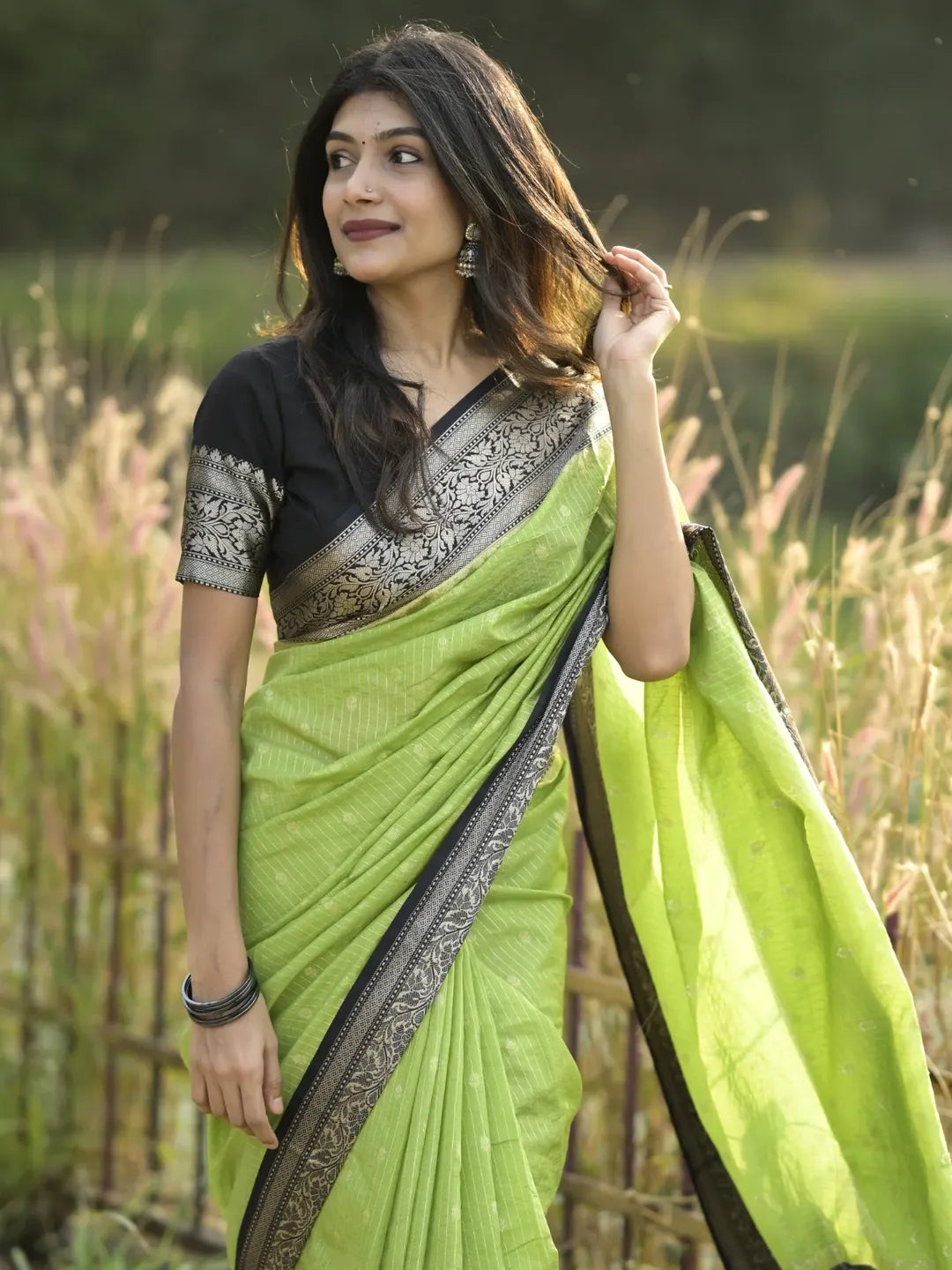 Tantalizing Parrot Soft Silk Saree With Winsome Blouse Piece