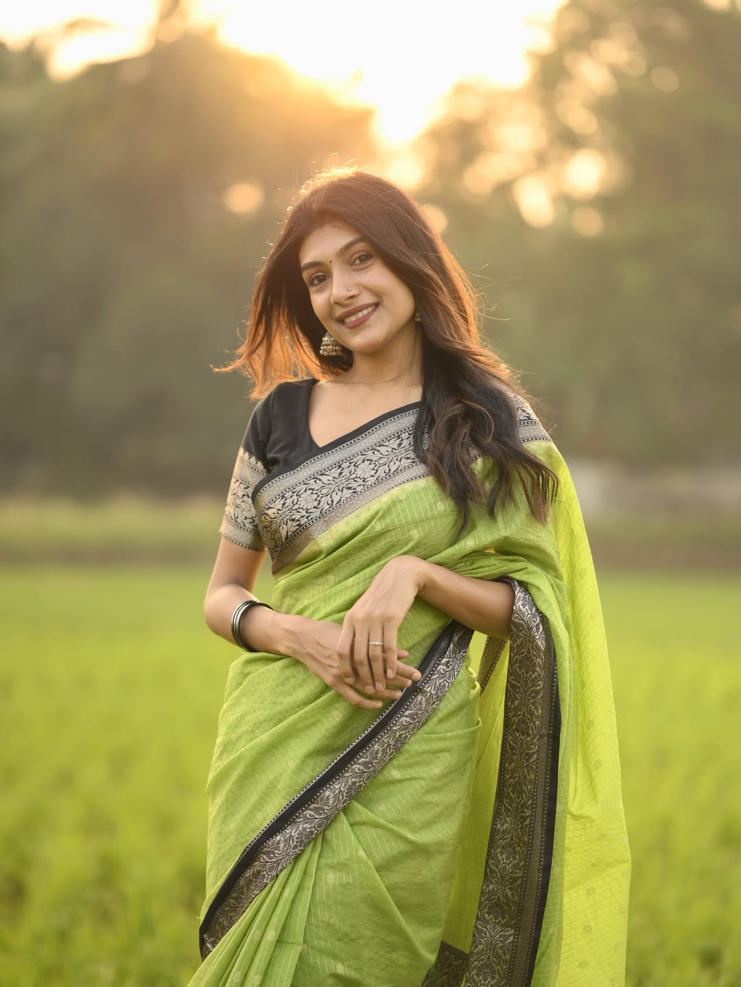 Tantalizing Parrot Soft Silk Saree With Winsome Blouse Piece