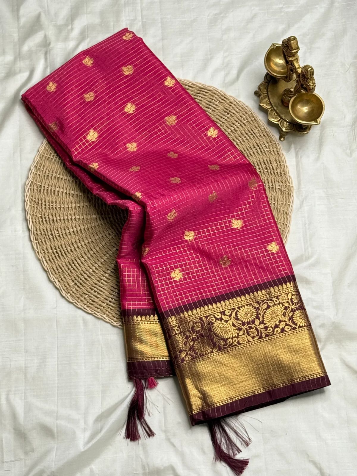 Arresting Dark Pink Soft Silk Saree With Quixotic Blouse Piece