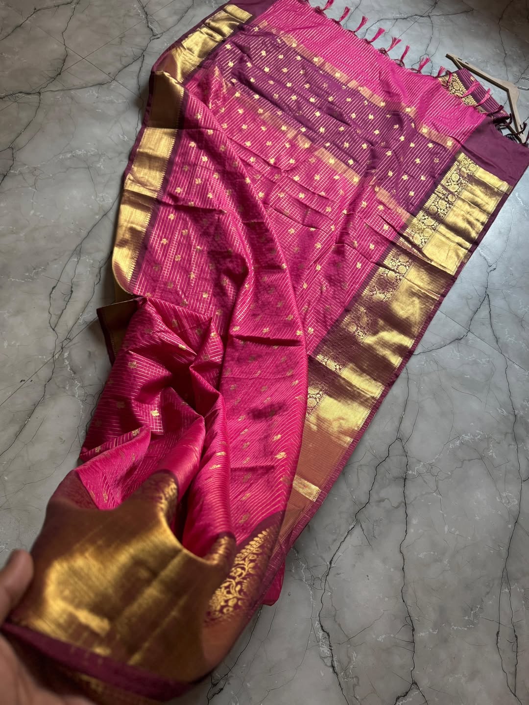 Arresting Dark Pink Soft Silk Saree With Quixotic Blouse Piece